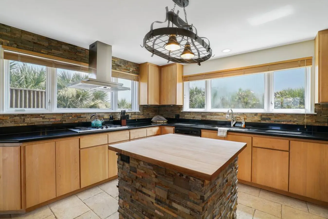 Crescent Lookout Luxury Beachfront Home & Views 6