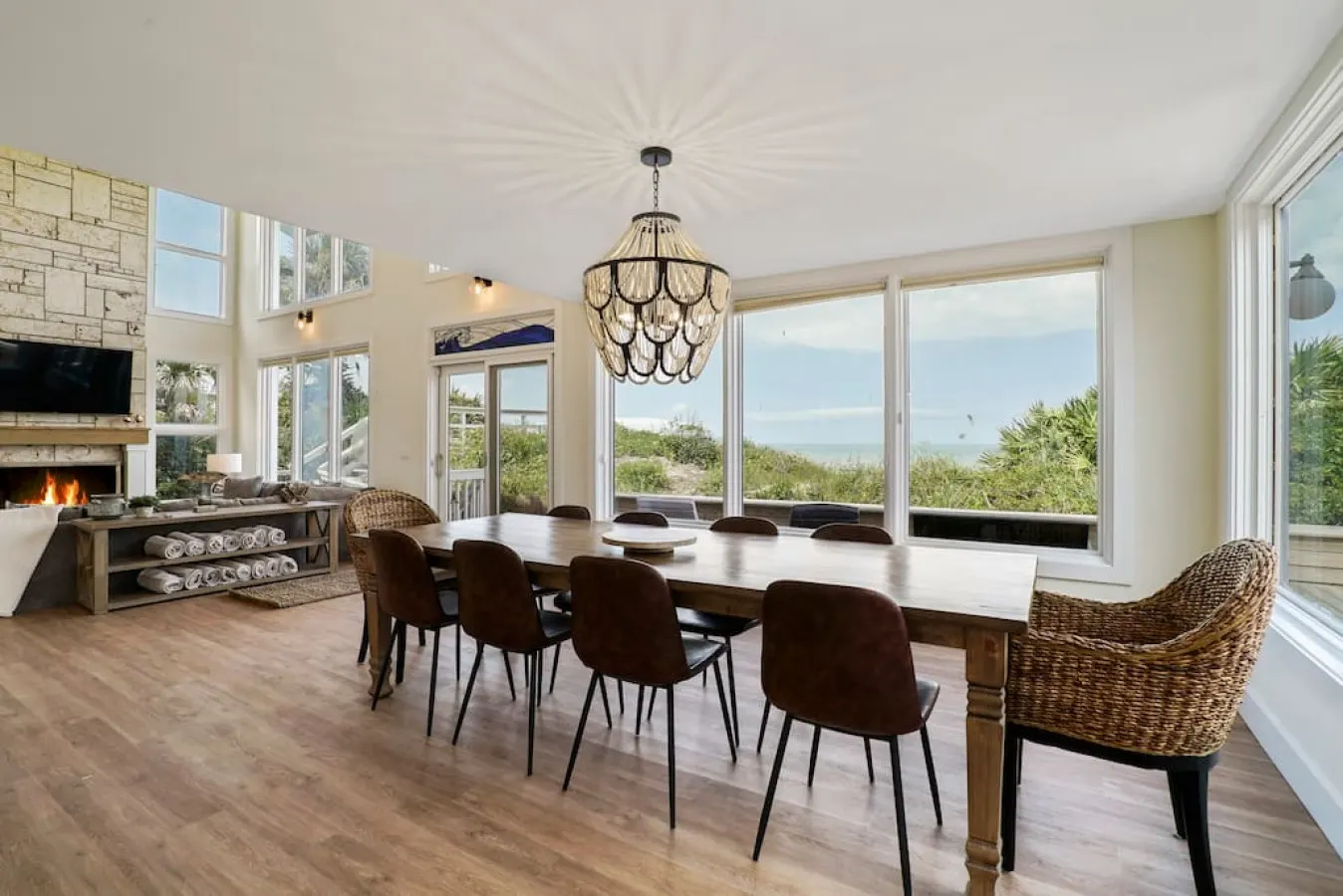 Crescent Lookout Luxury Beachfront Home & Views 8