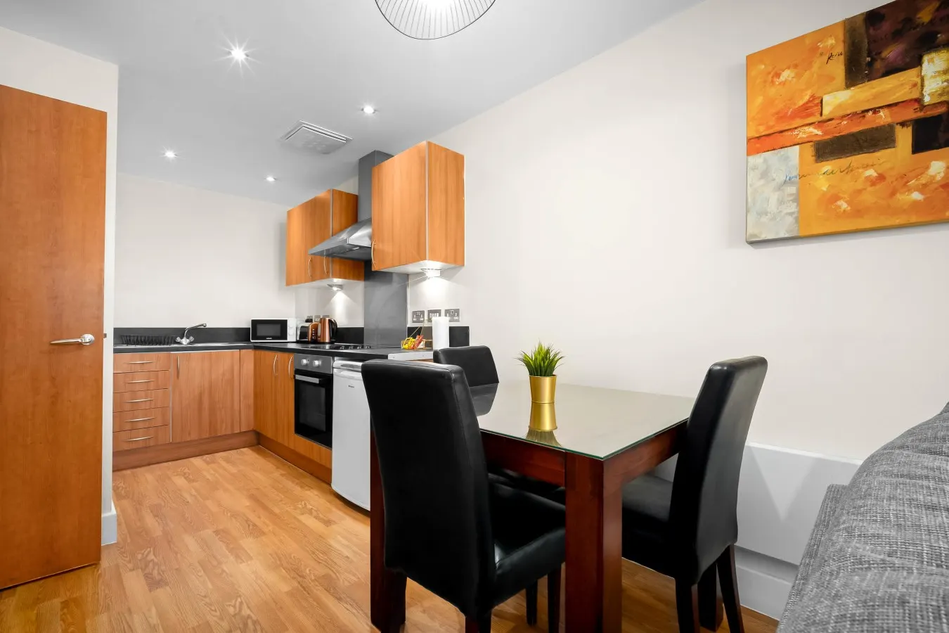 Arcadian - Chinatown - One Bed - Balcony - Parking - Fast WIFI 6