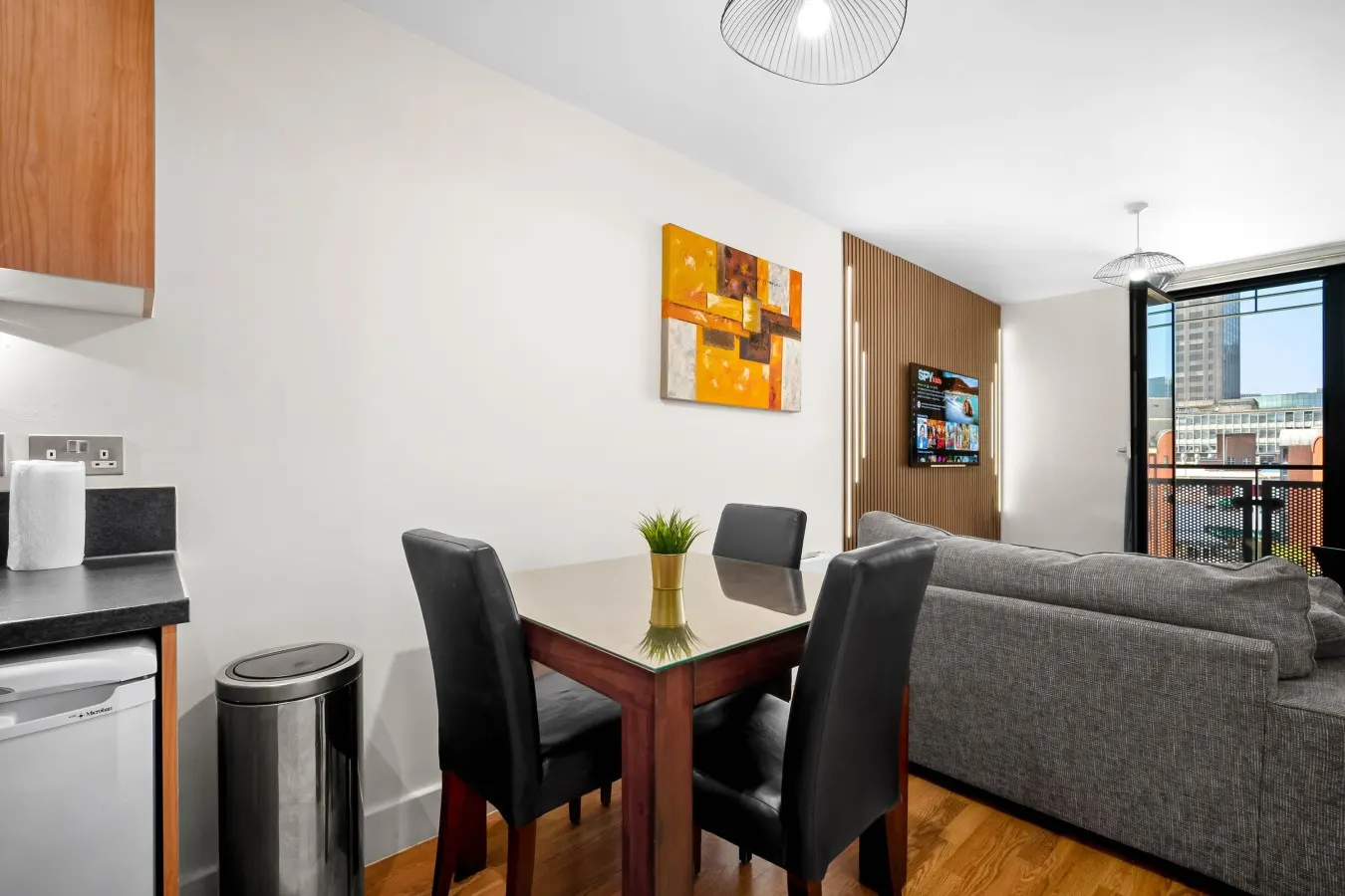 Arcadian - Chinatown - One Bed - Balcony - Parking - Fast WIFI 8