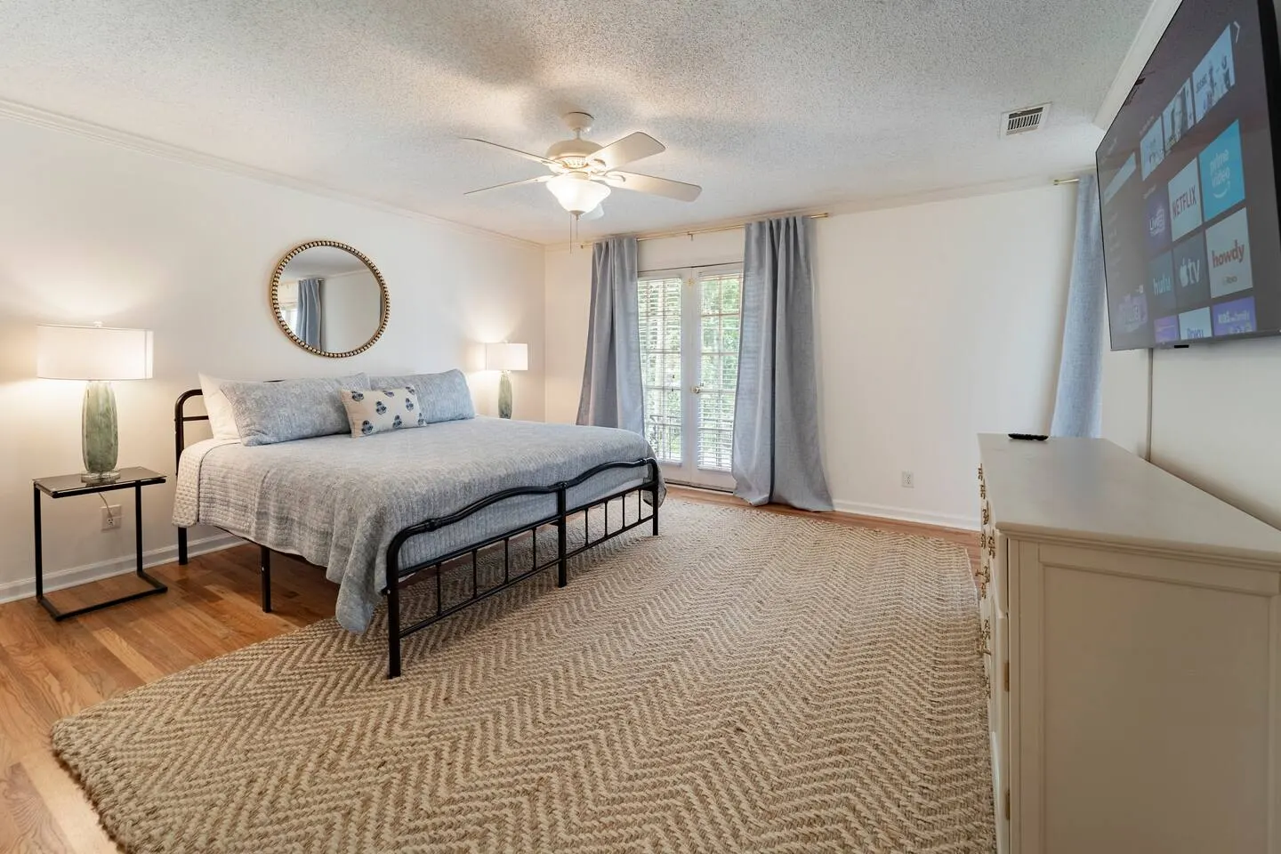 Waverly Home - 4-5 Bedrooms 3 Bathrooms 9