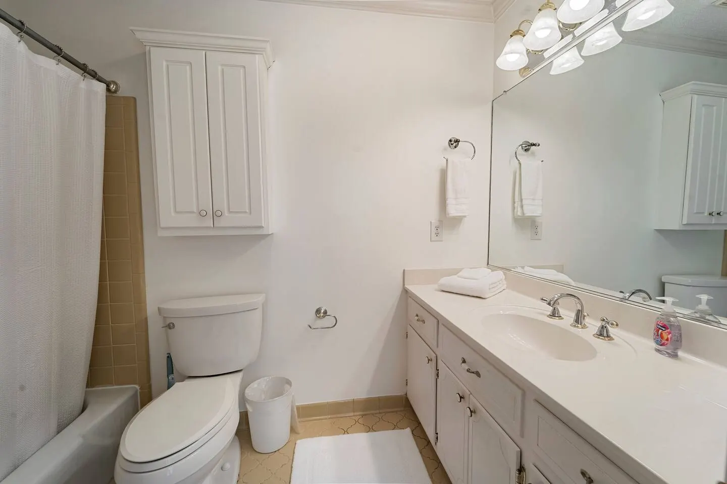 Waverly Home - 4-5 Bedrooms 3 Bathrooms 12
