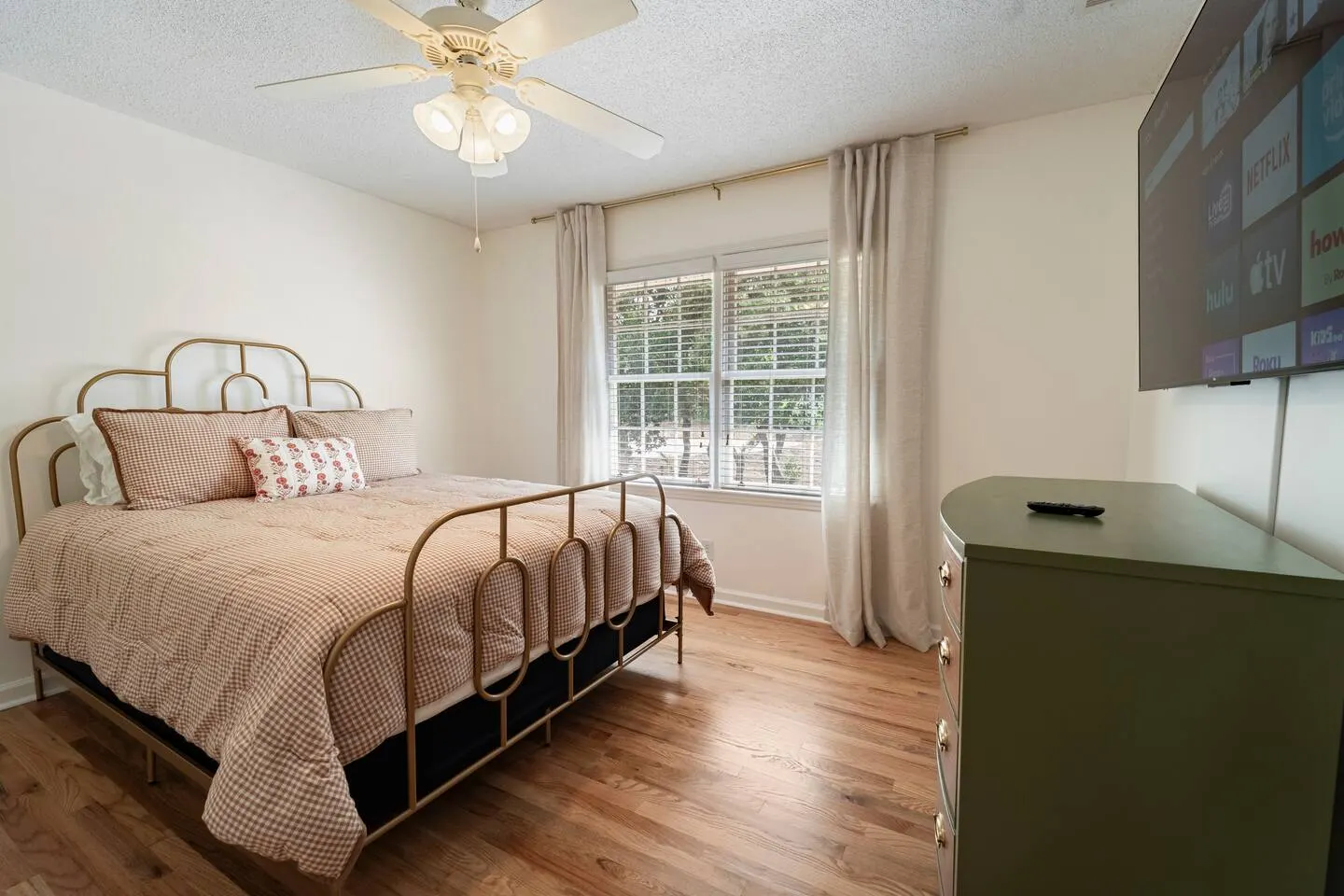 Waverly Home - 4-5 Bedrooms 3 Bathrooms 15