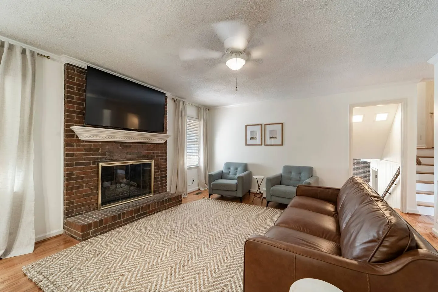 Waverly Home - 4-5 Bedrooms 3 Bathrooms — photo 3