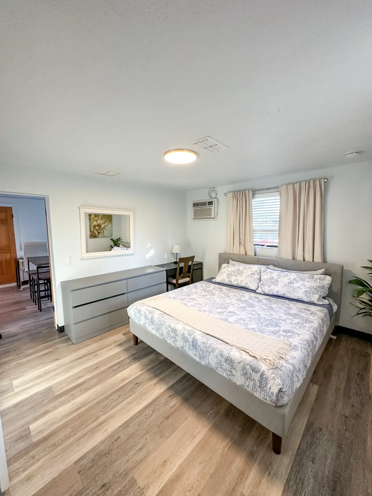 Traveler's Nook close to Venice Beach! 10