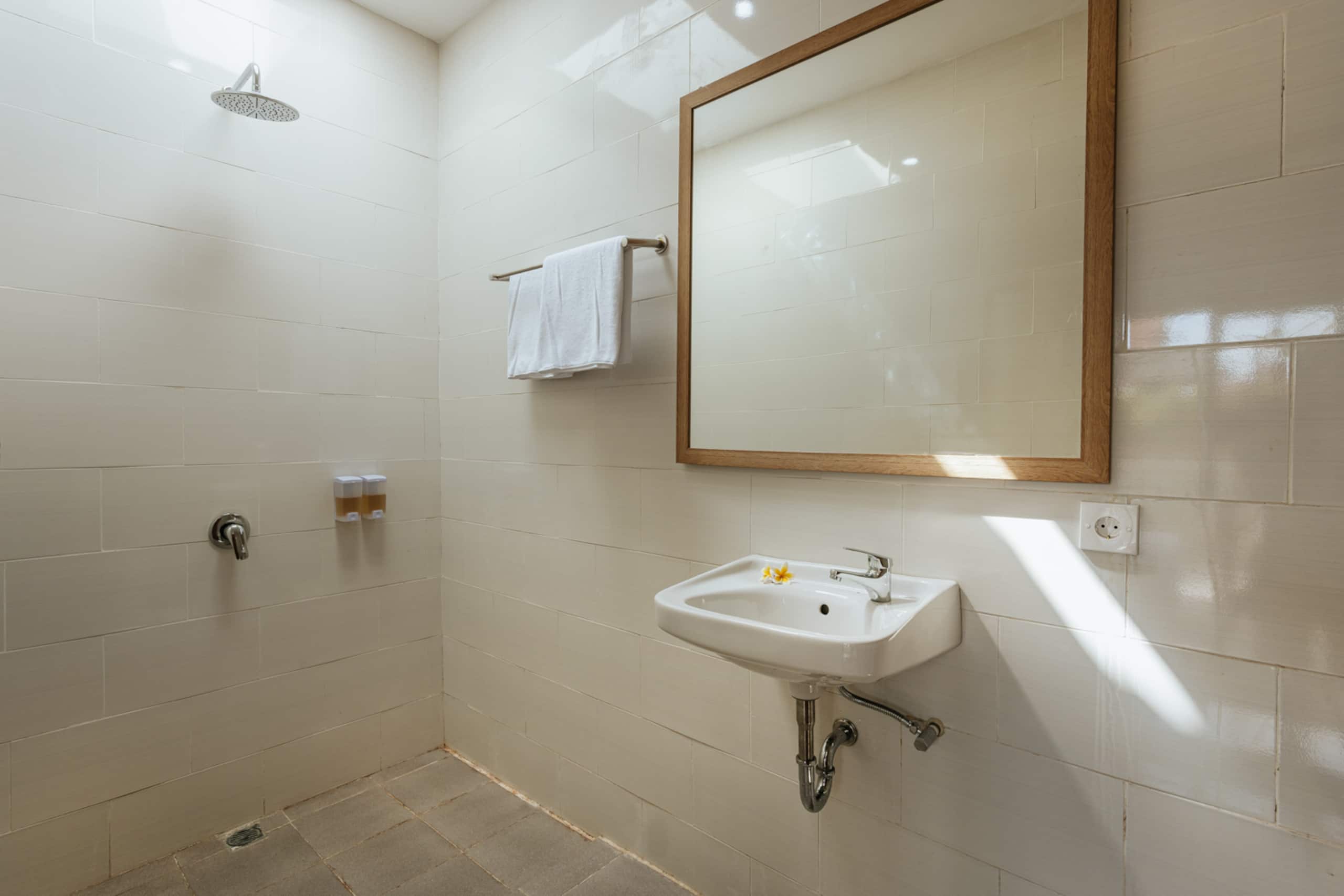 Central Canggu Guest House Near Batu Bolong - Apartments for Rent in Kabupaten Badung, Bali, Indonesia 23