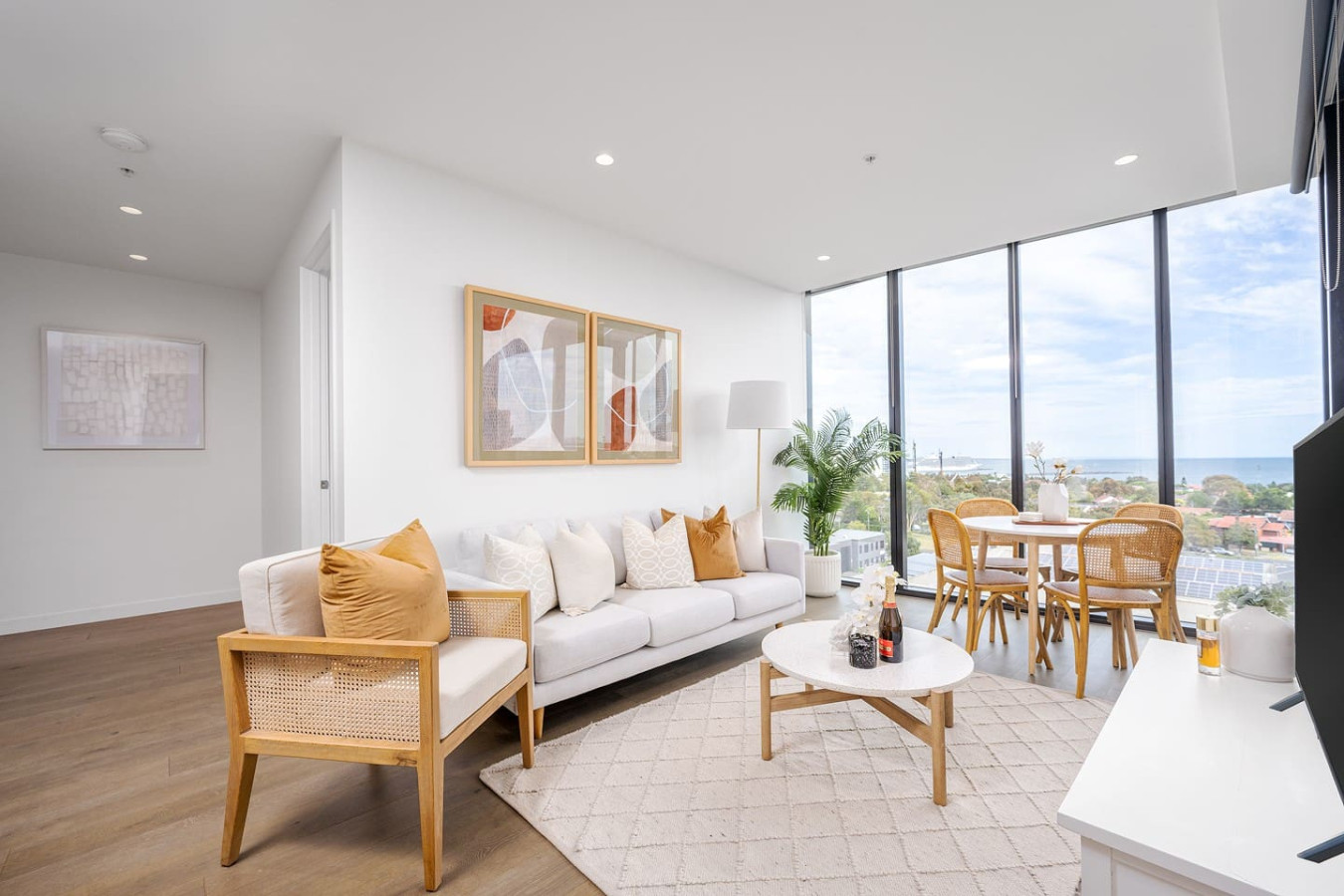 Luxury Bay View Apartment 1