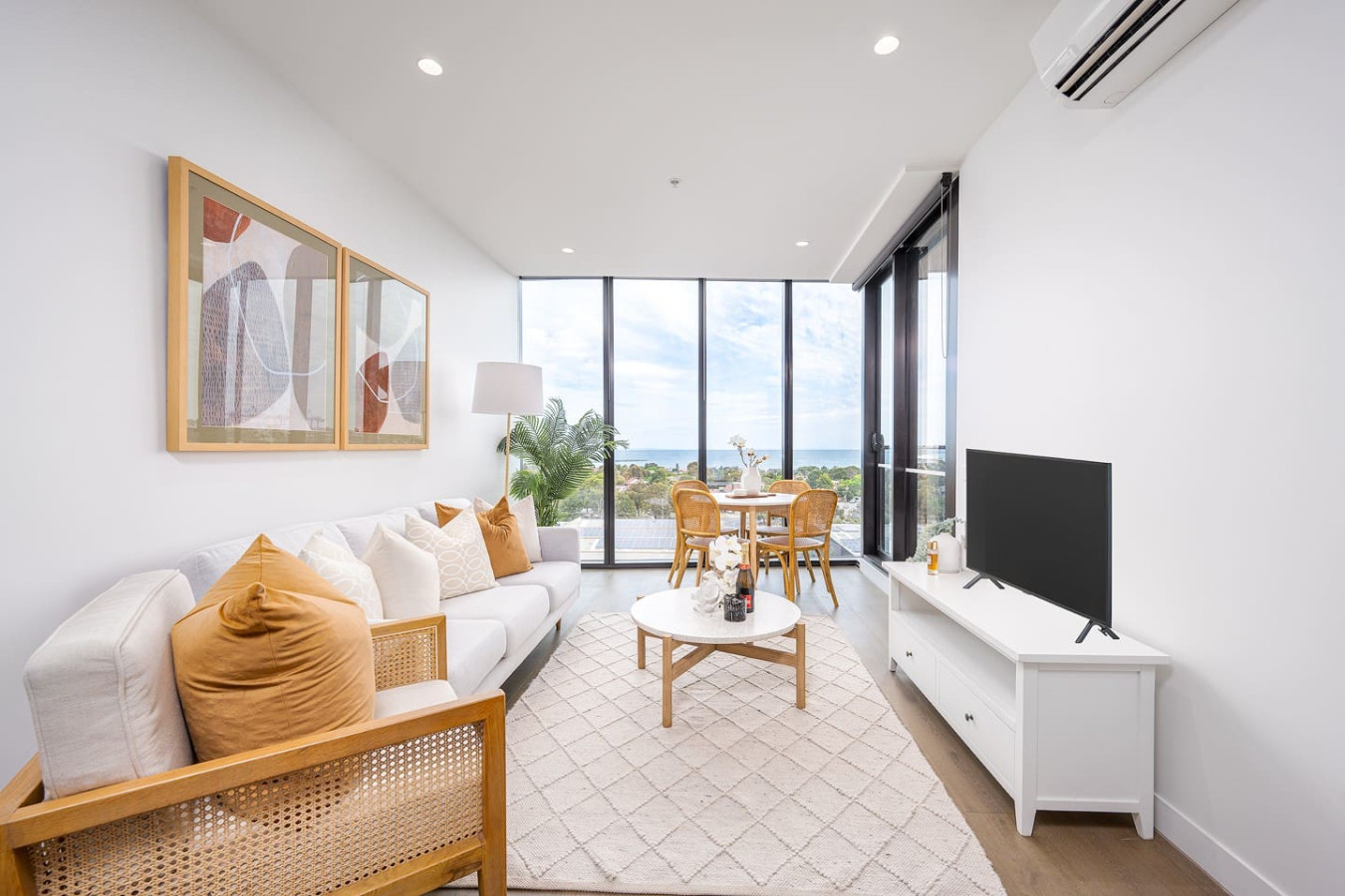 Luxury Bay View Apartment 6