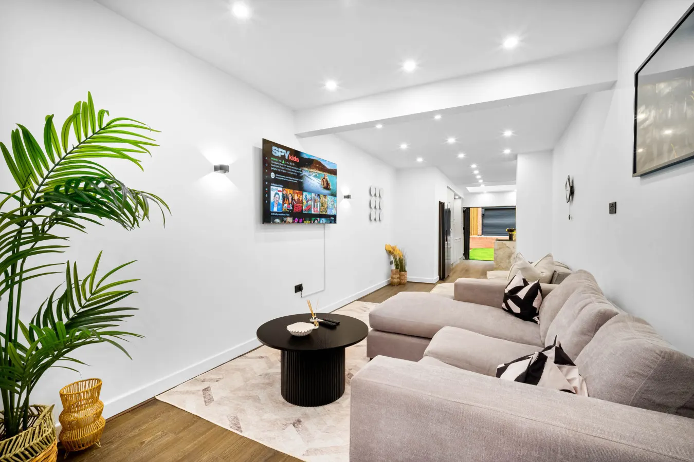 Stylish Four Bedroom House - Garden - Parking — photo 2