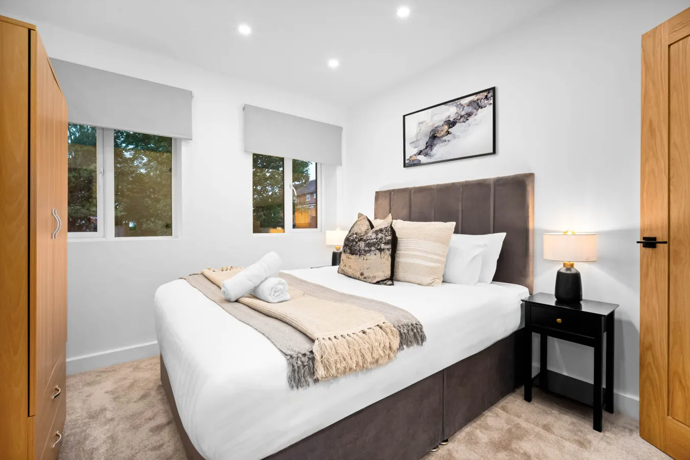 Stylish Four Bedroom House - Garden - Parking 12