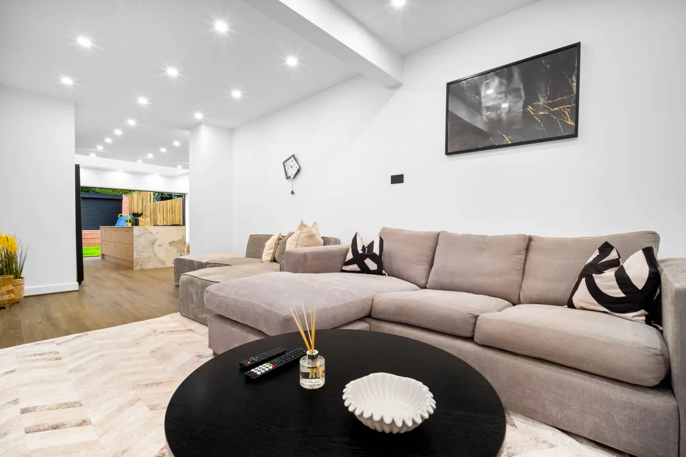Stylish Four Bedroom House - Garden - Parking 17