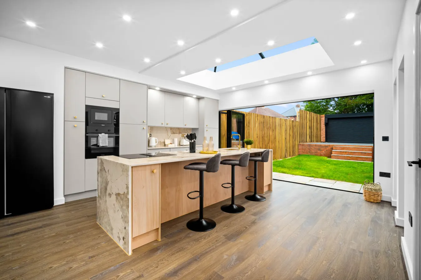 Stylish Four Bedroom House - Garden - Parking — photo 5
