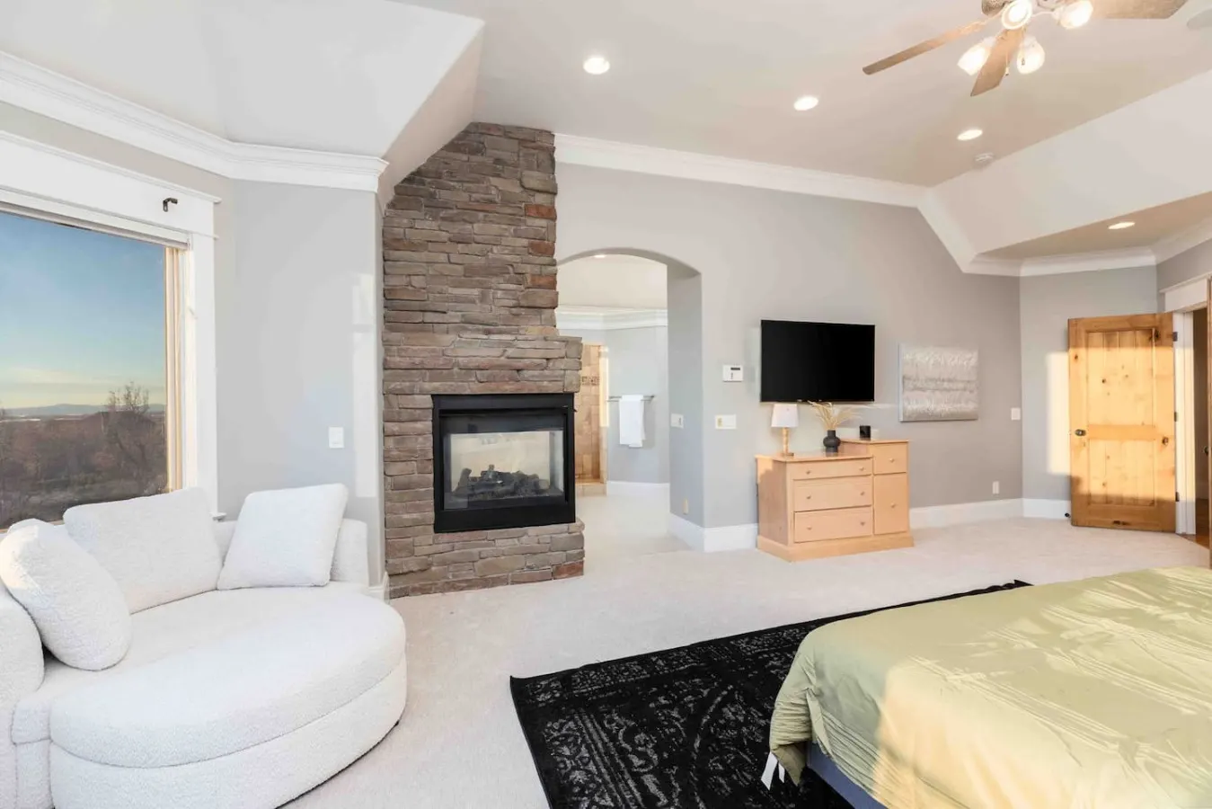 Farmington Oasis-Views, Space & Comfort 1.25 acres 6