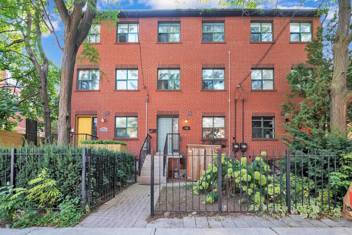 Cozy & Spacious 1BR Getaway in Prime Downtown