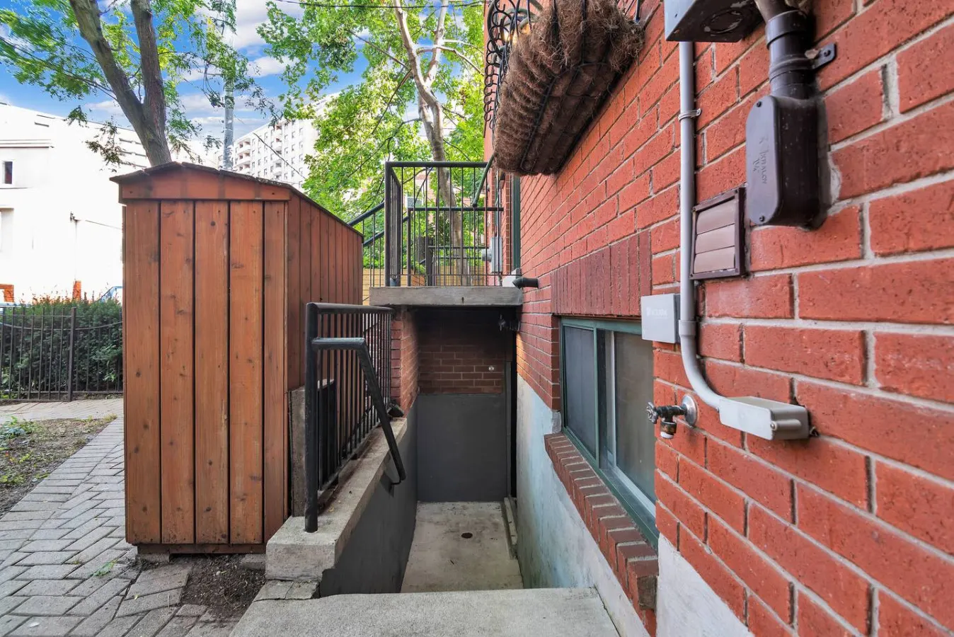 Cozy & Spacious 1BR Getaway in Prime Downtown 9