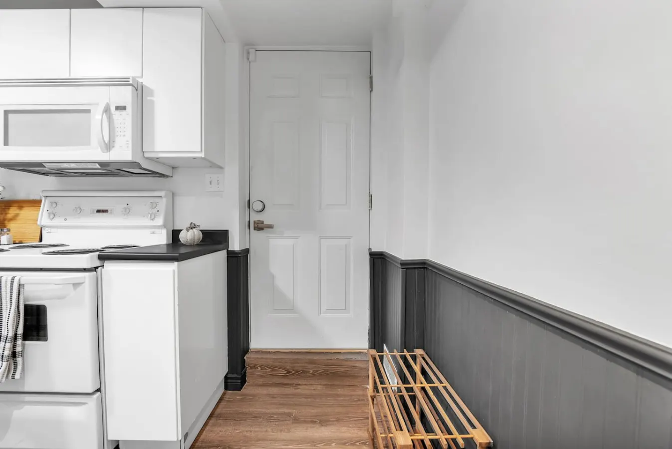 Cozy & Spacious 1BR Getaway in Prime Downtown 17