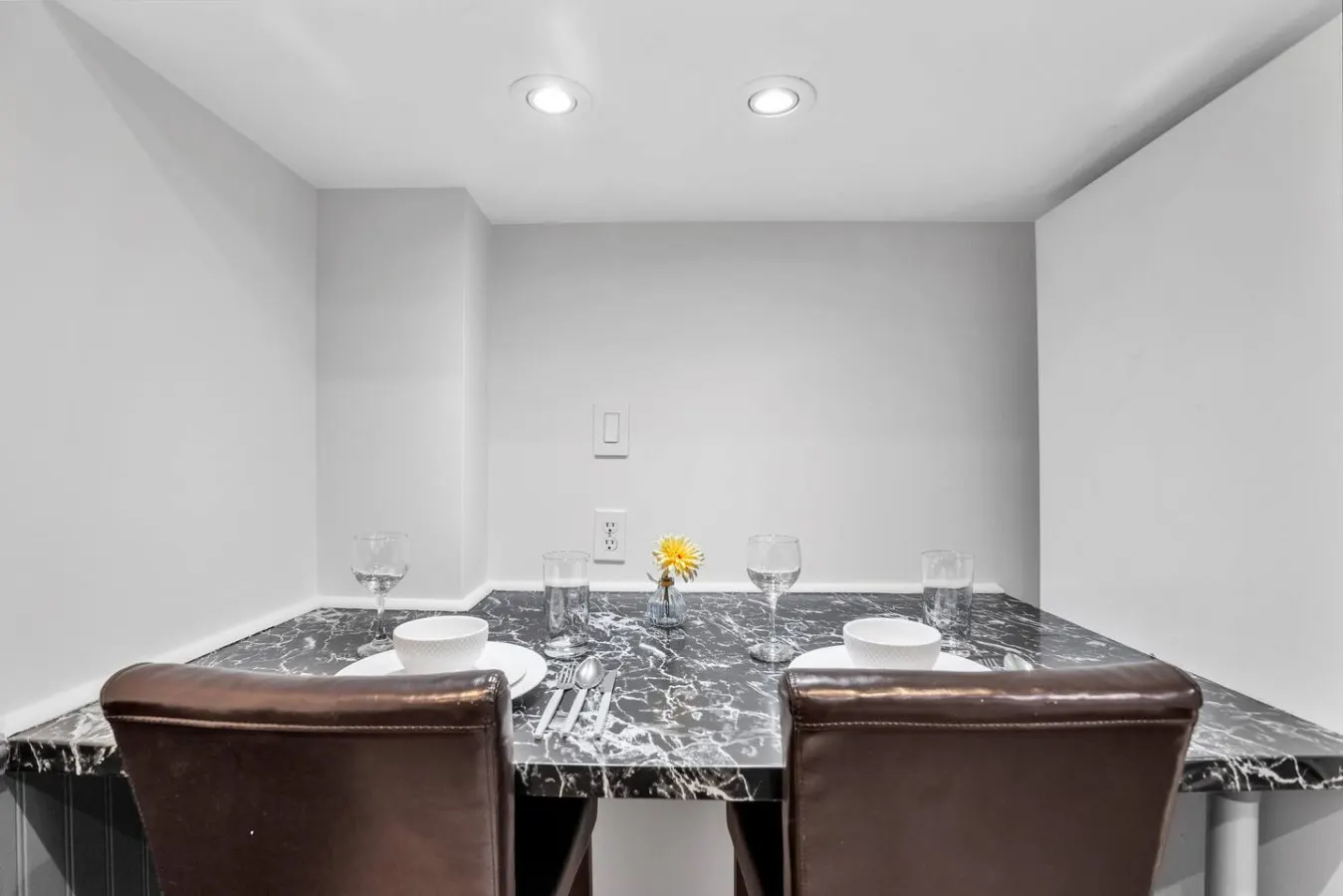 Cozy & Spacious 1BR Getaway in Prime Downtown 7