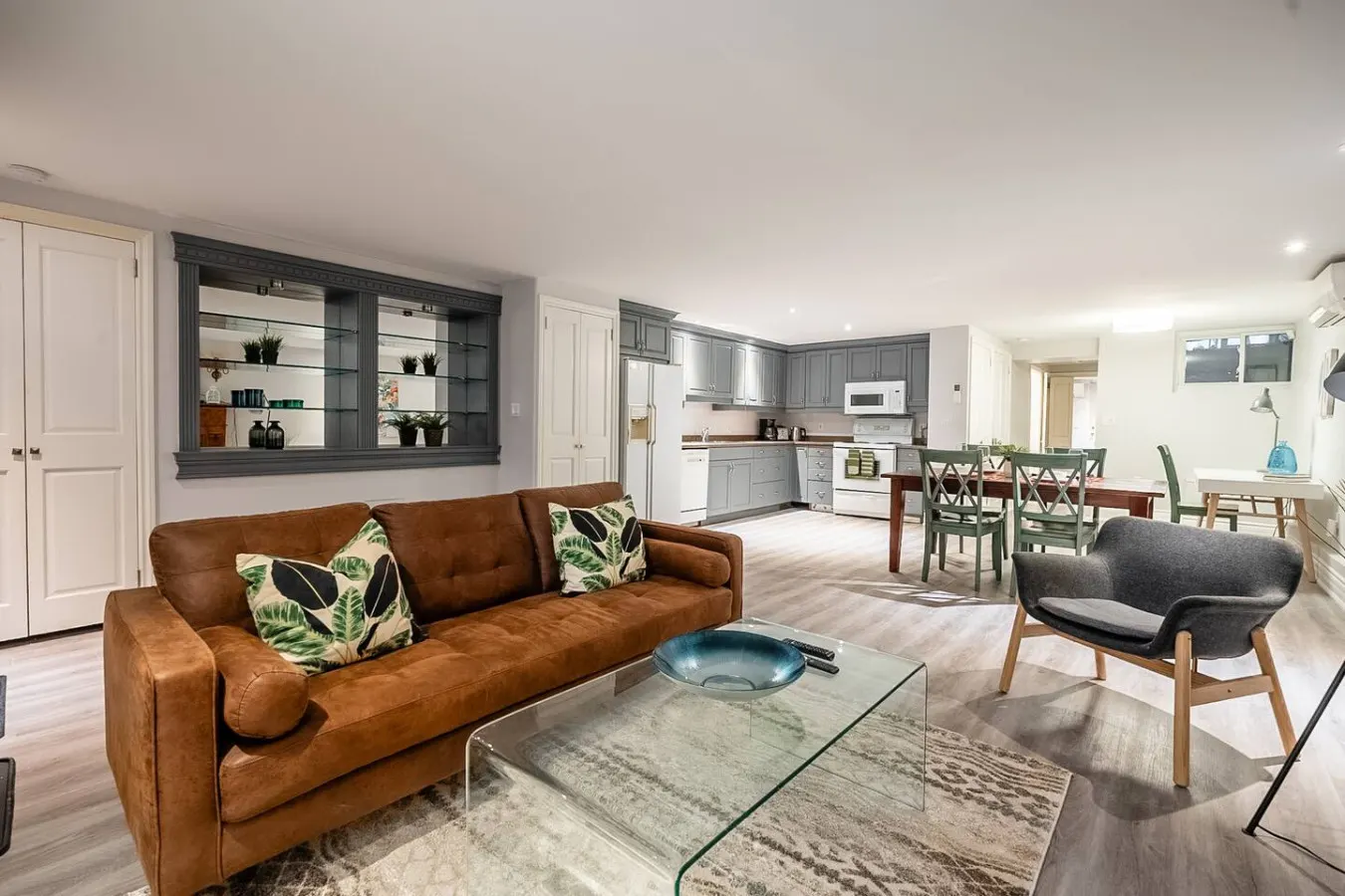 1BR Basement Suite • King Bed • Great Location