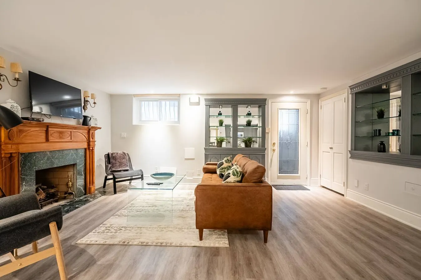 1BR Basement Suite King Bed Great Location 12