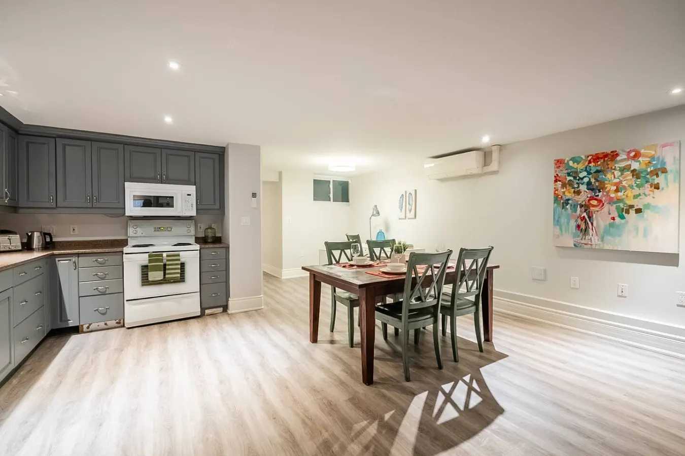 1BR Basement Suite King Bed Great Location 14