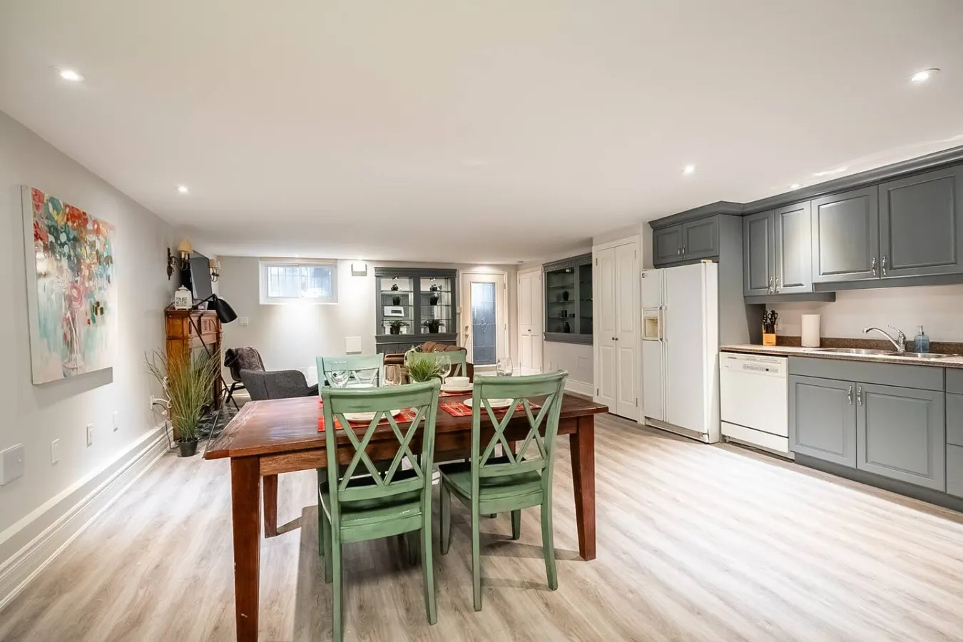 1BR Basement Suite King Bed Great Location 15
