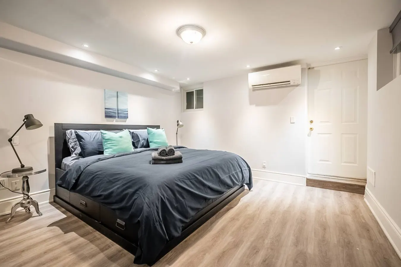 1BR Basement Suite King Bed Great Location 16