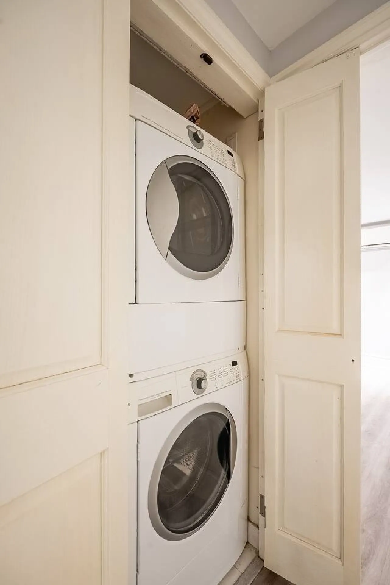 1BR Basement Suite King Bed Great Location 20