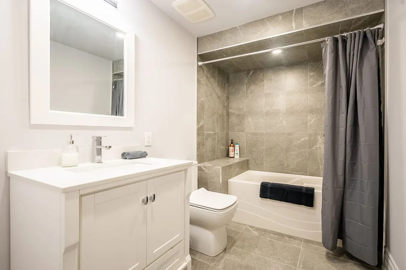 1BR Basement Suite King Bed Great Location 6