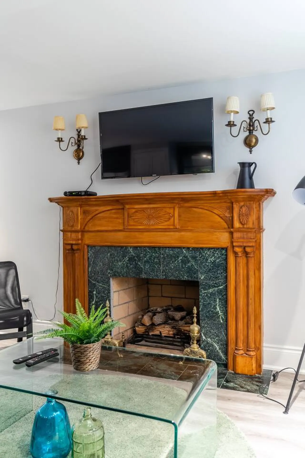 1BR Basement Suite King Bed Great Location 7