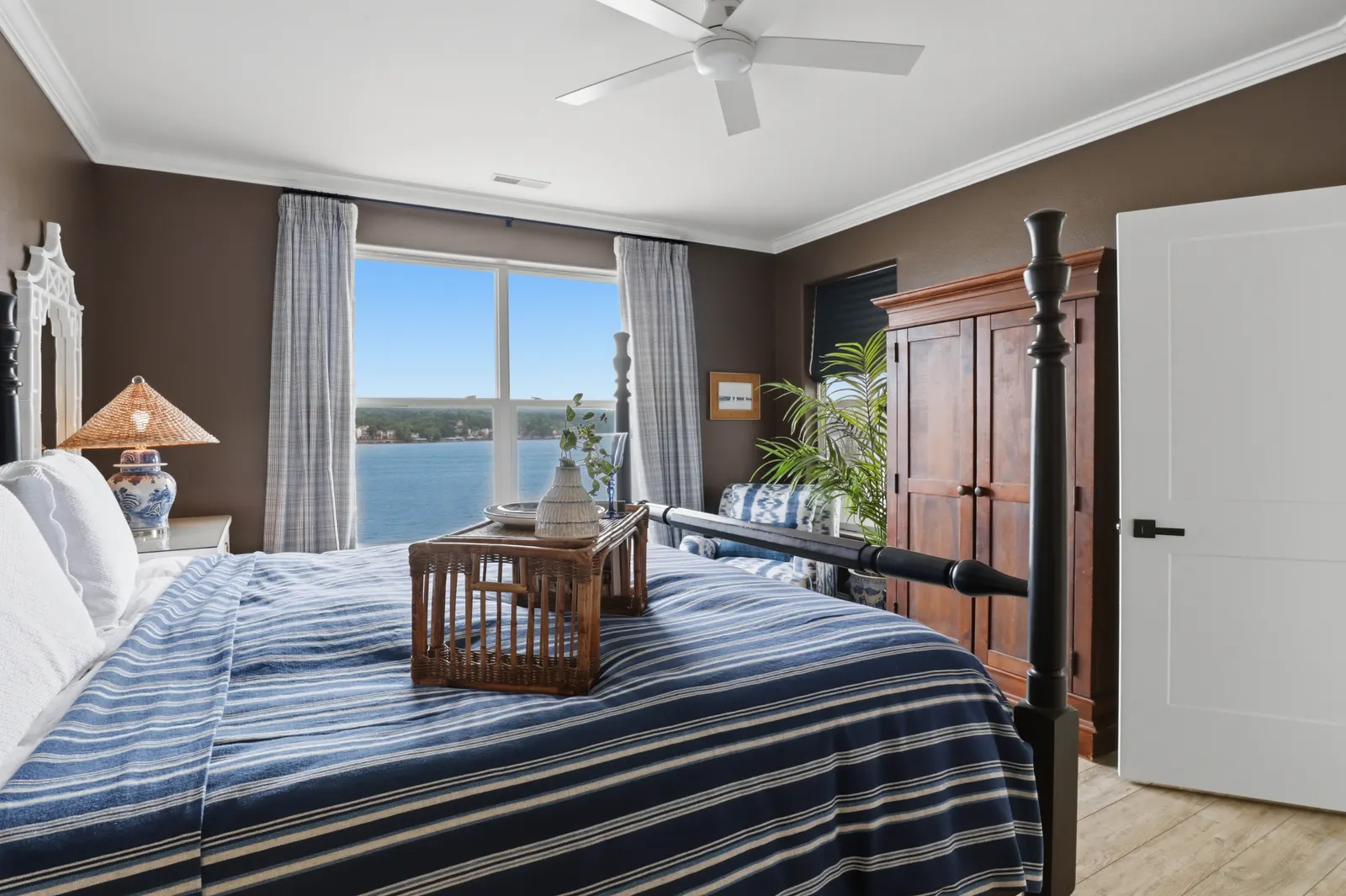 Lakefront Luxury | Boat Slip + Screened Lanai — photo 5