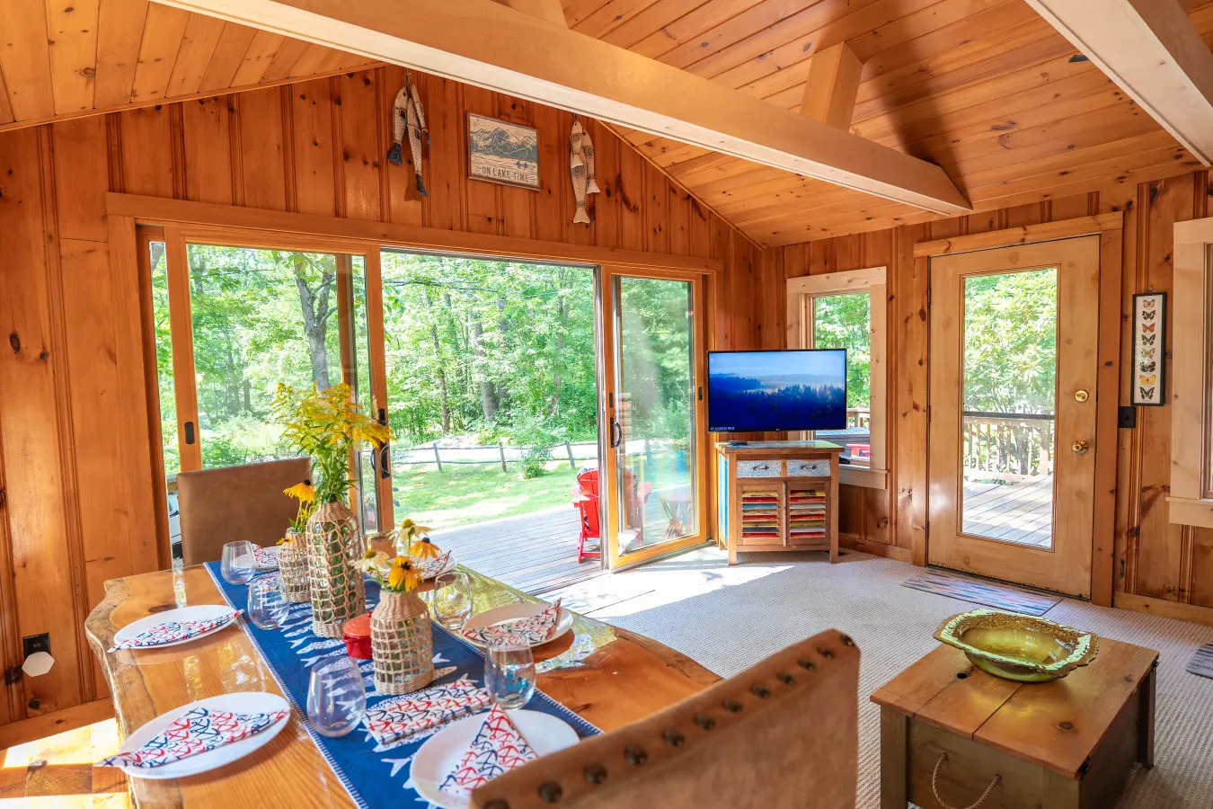 Lakeside Story - Log Cabin, Fire Pit, Beach! 2