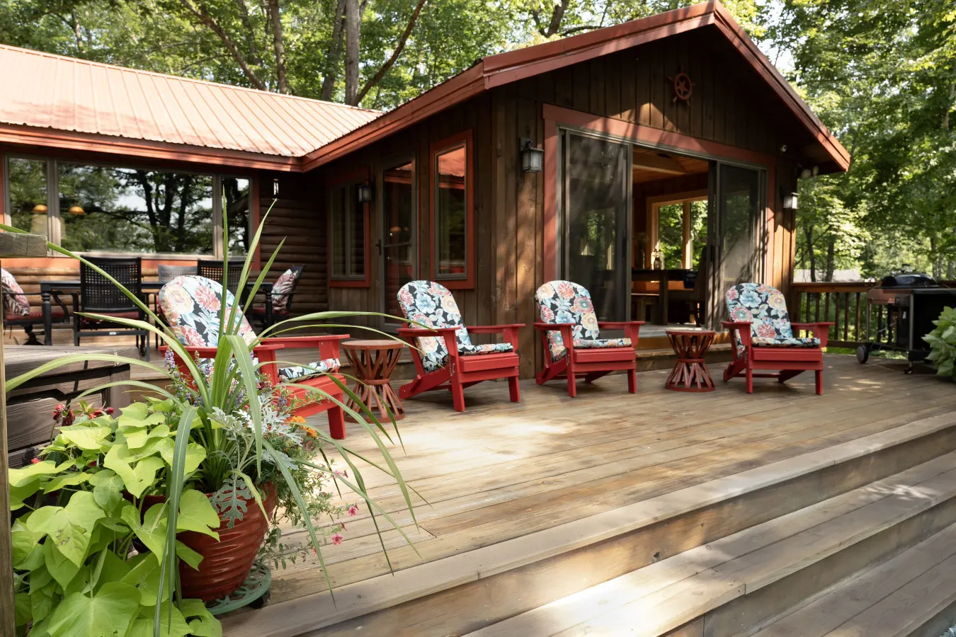 Lakeside Story - Log Cabin, Fire Pit, Beach! 10