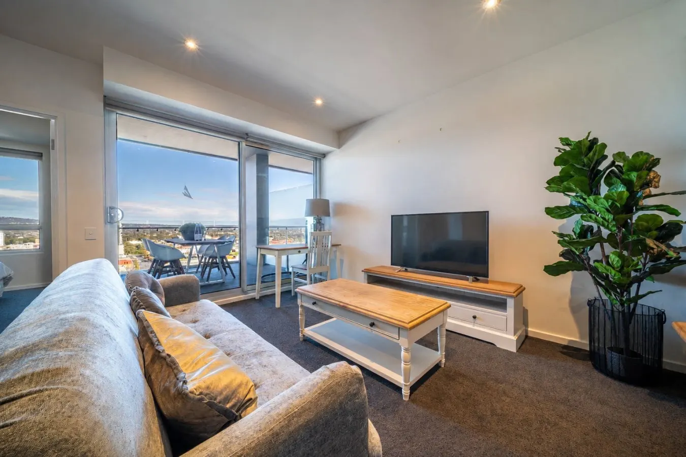 Divinity on Morphett—CBD Living with Skyline Views — photo 2