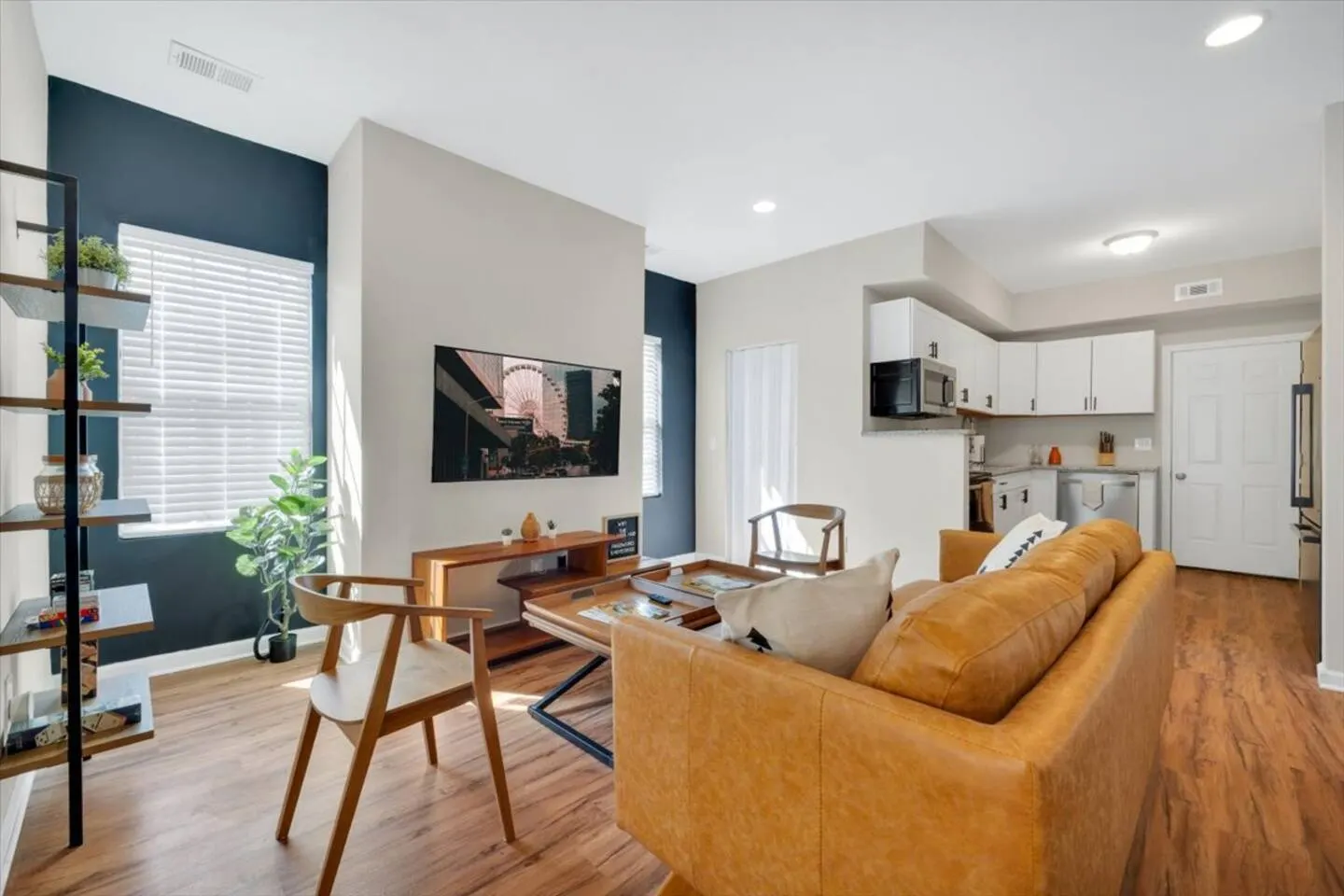 Stylish 3BR Unit near Downtown — photo 2