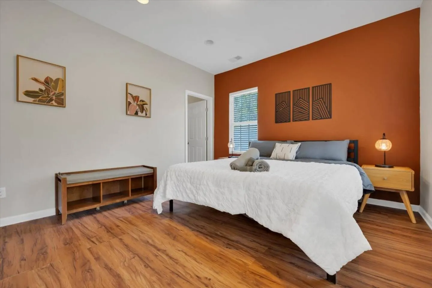 Stylish 3BR Unit near Downtown 17