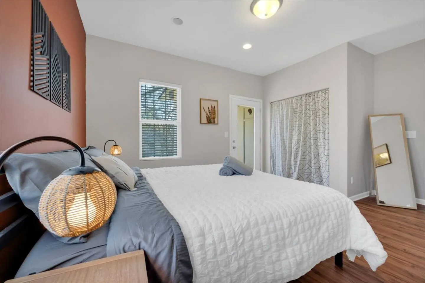 Stylish 3BR Unit near Downtown 18