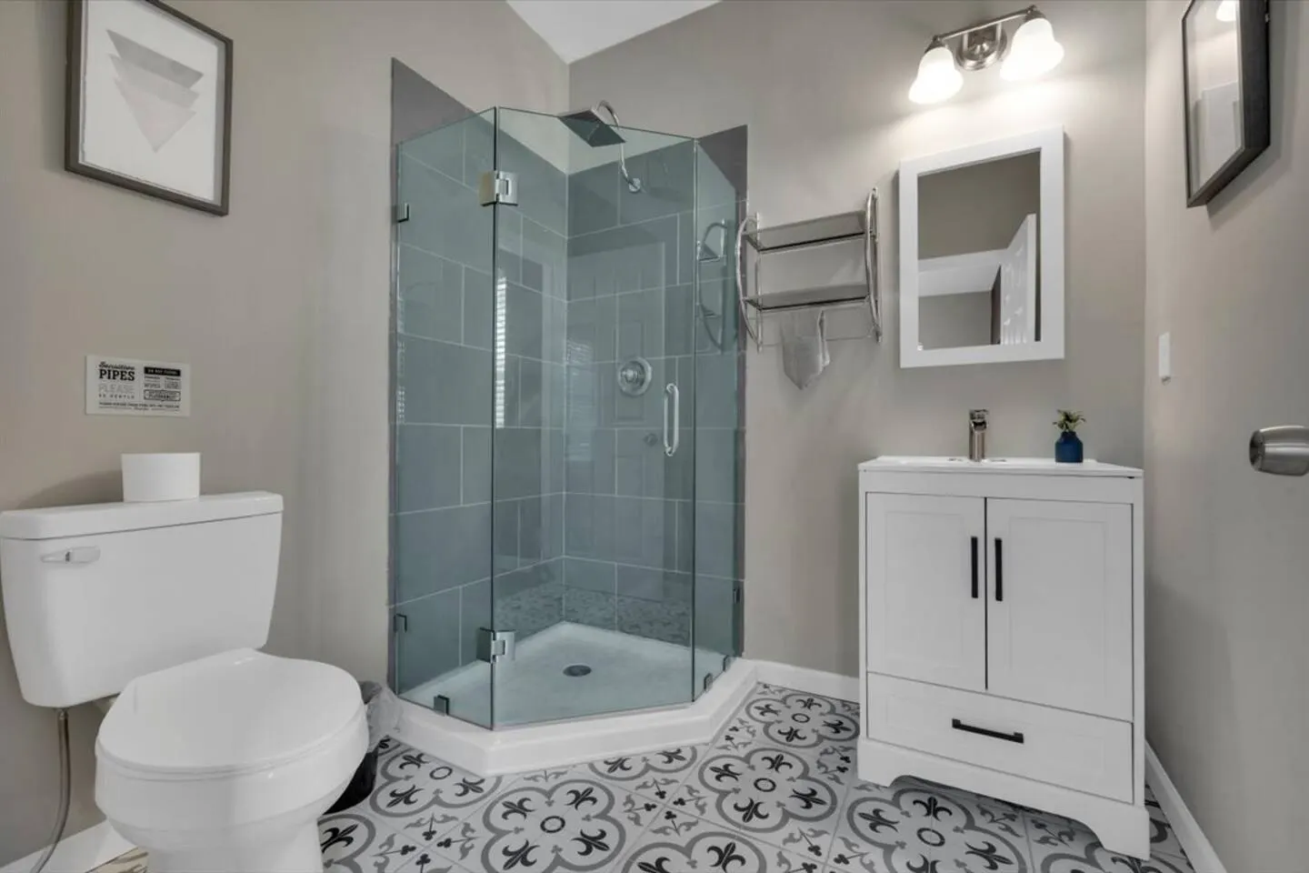 Stylish 3BR Unit near Downtown 6