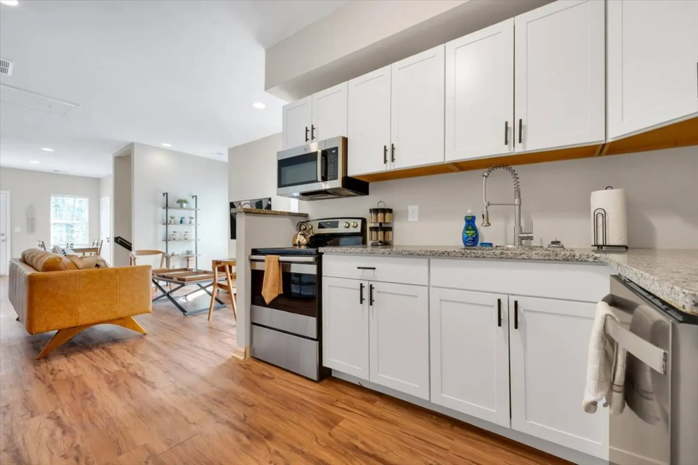 Stylish 3BR Unit near Downtown 7