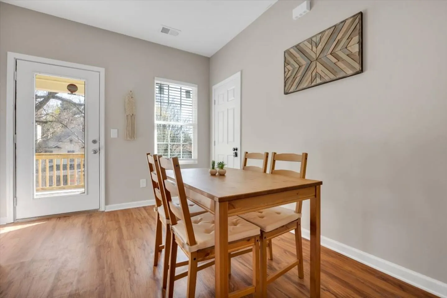 Stylish 3BR Unit near Downtown 8
