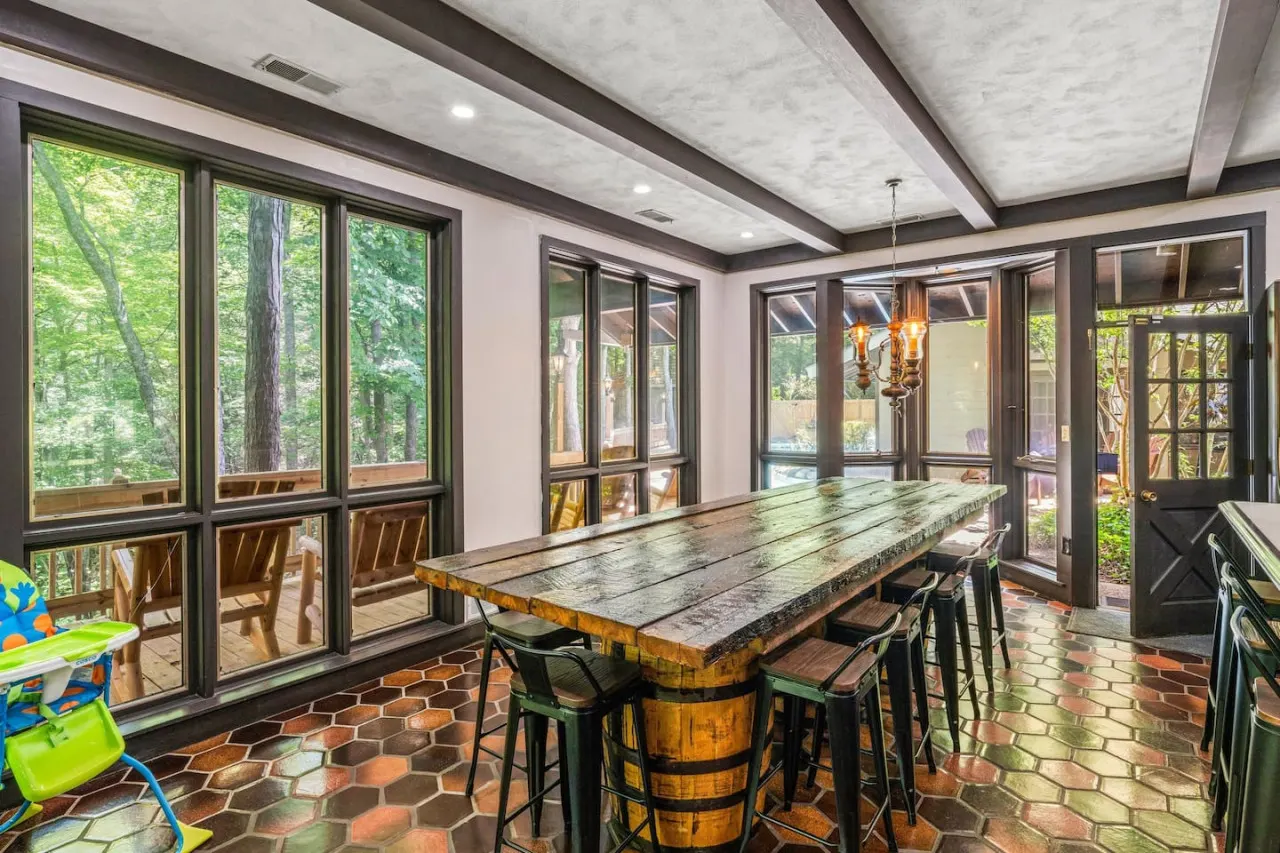 Bourbon Hollow Lodge ~ Grand Secluded Lodge with Heated Pool & Game Room 7