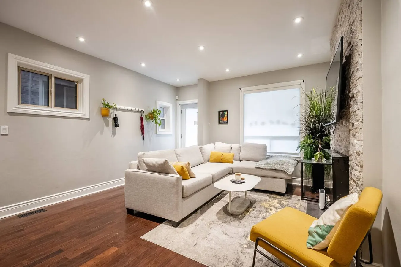 Spacious 2BR Retreat • Workspace • Sleeps 6