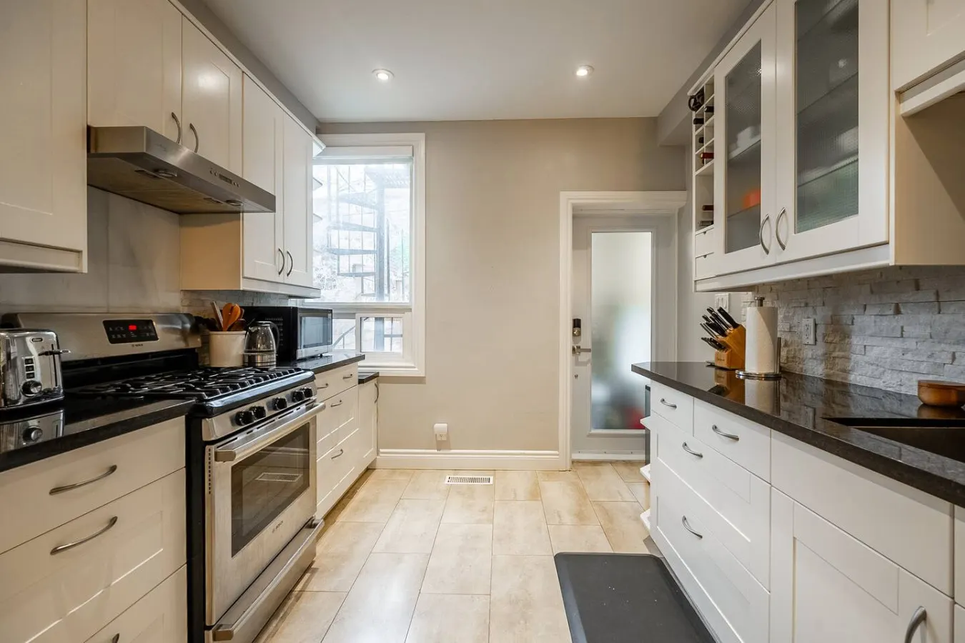 Spacious 2BR Retreat Workspace Sleeps 6 12