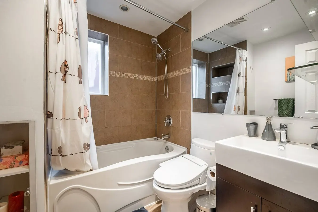 Spacious 2BR Retreat Workspace Sleeps 6 13