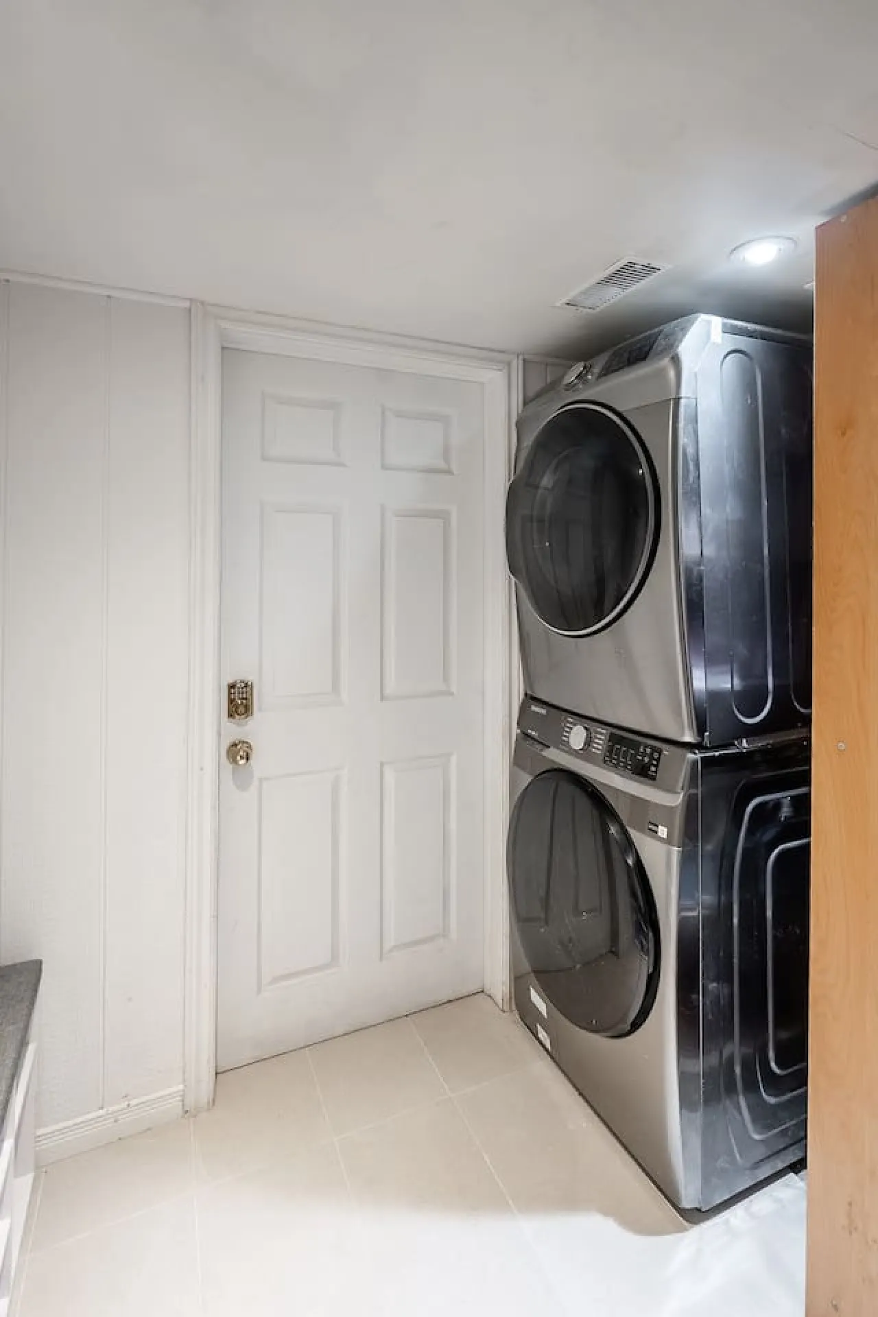 Spacious 2BR Retreat Workspace Sleeps 6 16