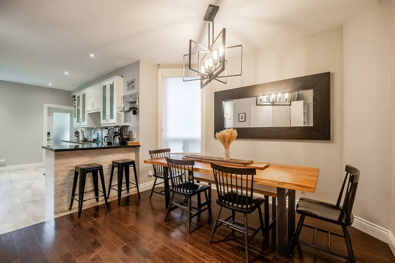 Spacious 2BR Retreat Workspace Sleeps 6 4