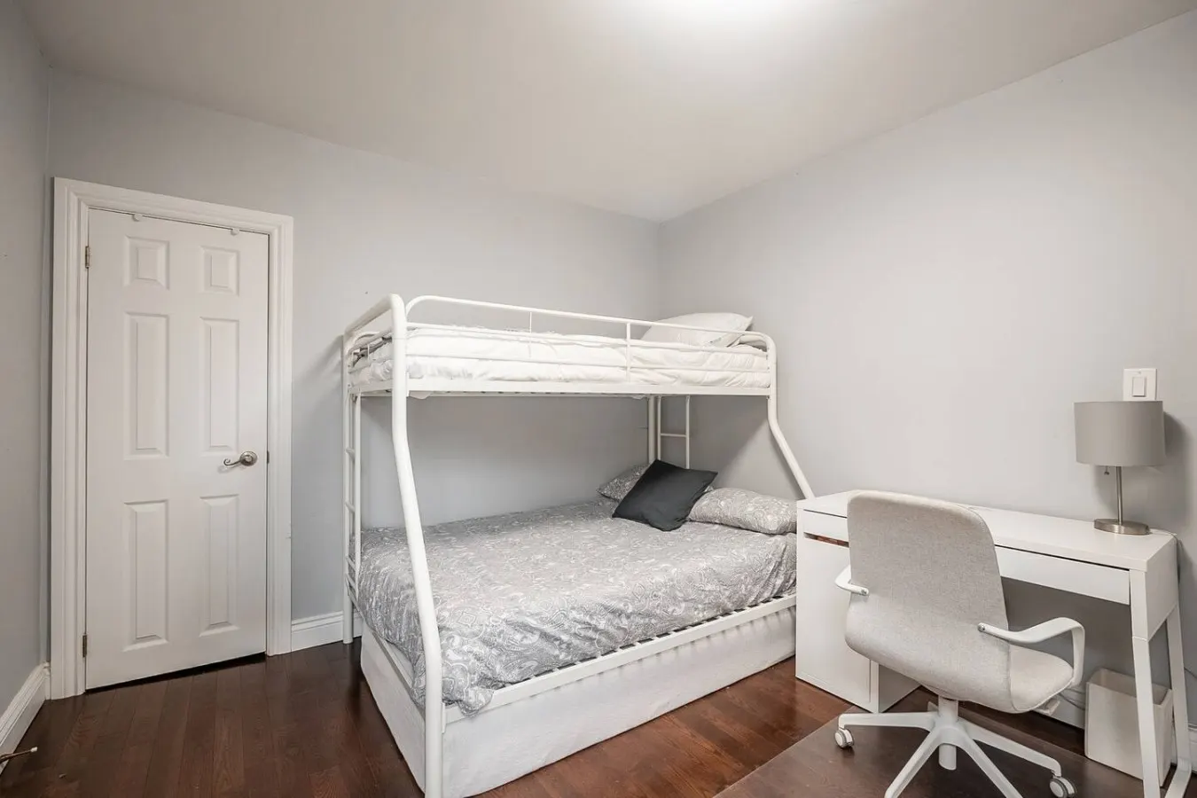 Spacious 2BR Retreat Workspace Sleeps 6 6