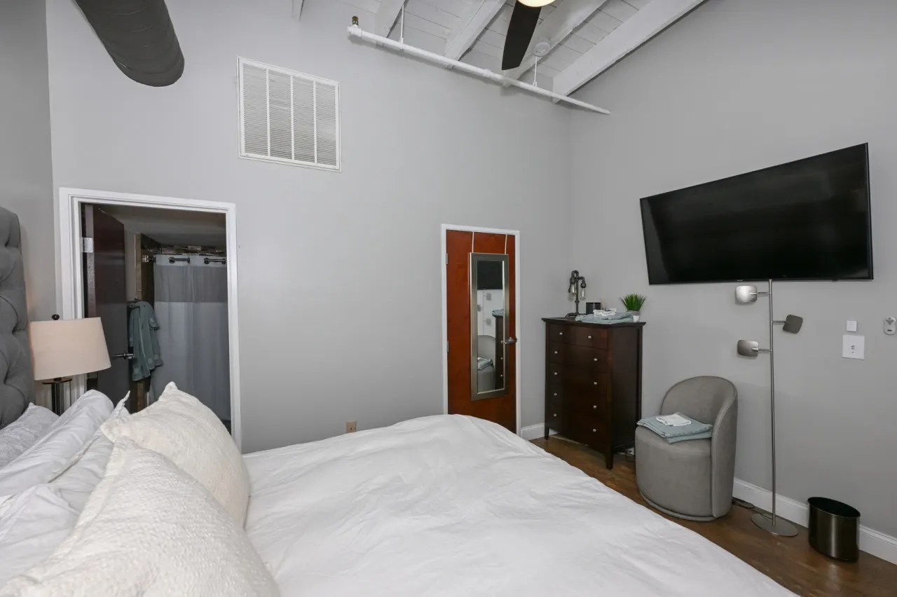 Condo Cleveland Downtown Loft - Lake Views w/Private Rooftop! 11