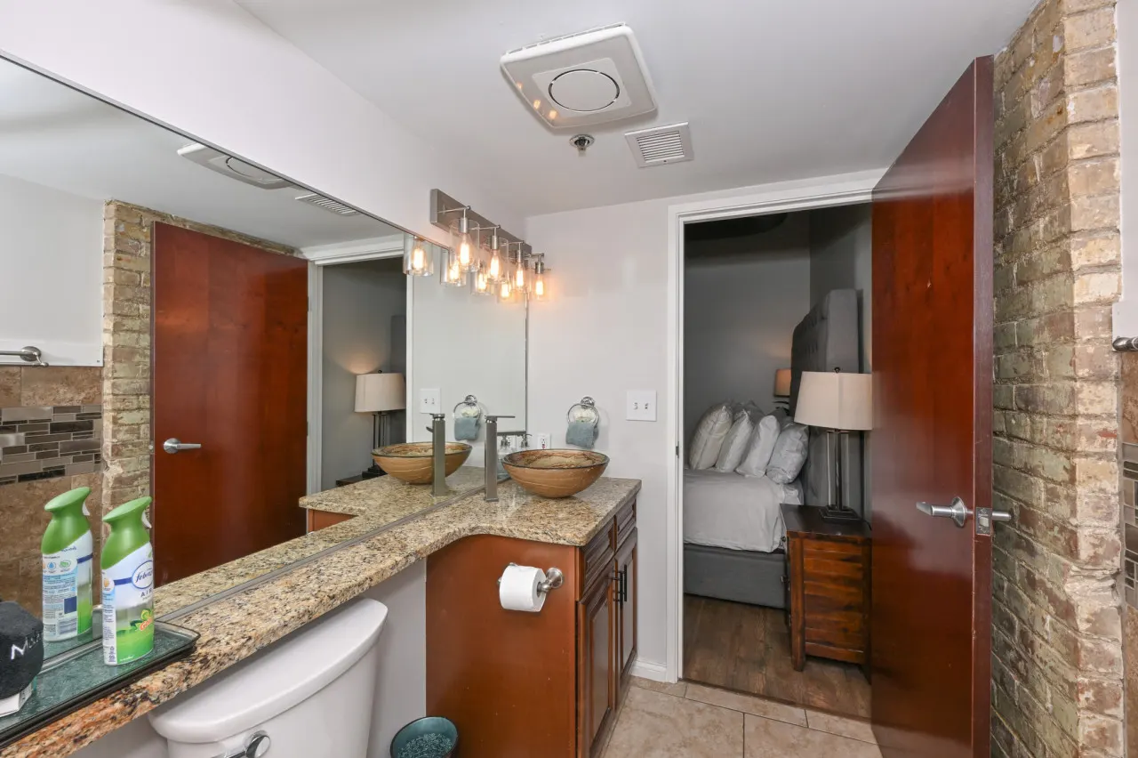 Condo Cleveland Downtown Loft - Lake Views w/Private Rooftop! 13
