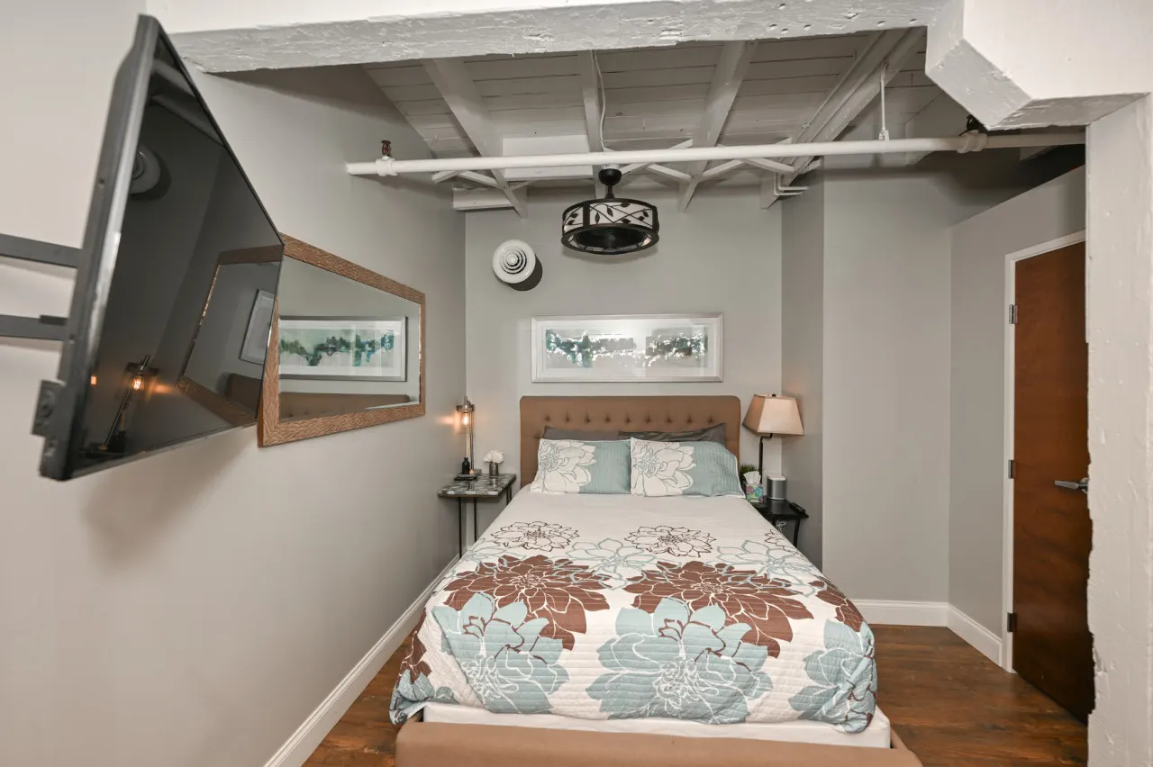 Condo Cleveland Downtown Loft - Lake Views w/Private Rooftop! 17