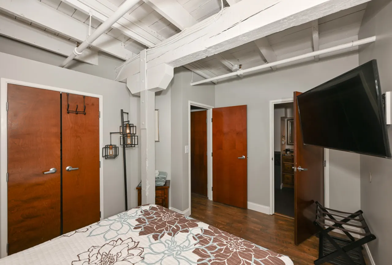 Condo Cleveland Downtown Loft - Lake Views w/Private Rooftop! 18